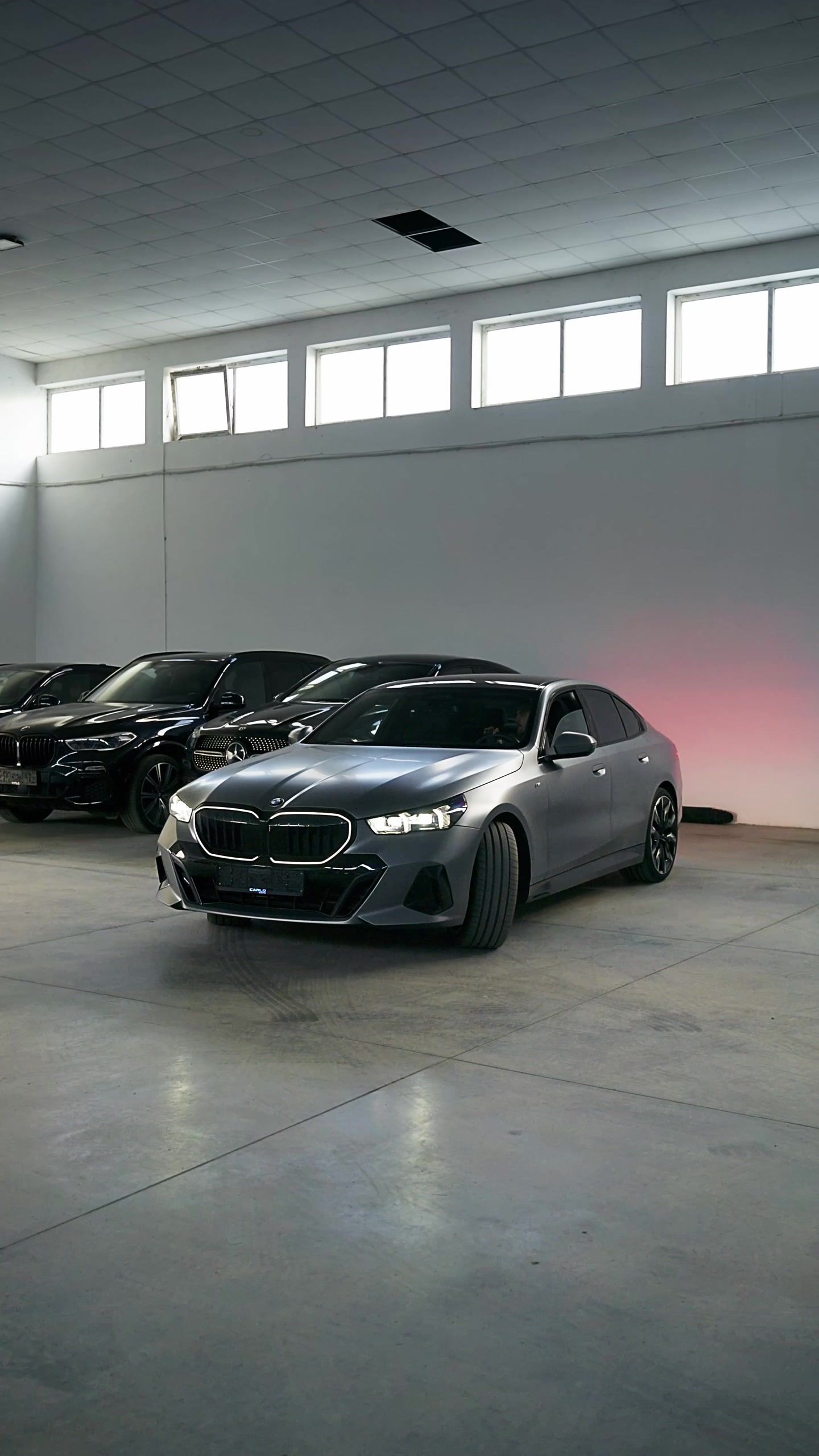 BMW serije 5 i red vozila u Carlo Cars salonu